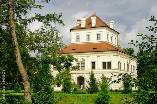 Ostrov Weisses Schloss - Ostrov white palace 01