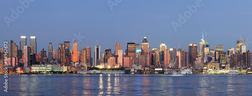 New York City Manhattan over Hudson River © rabbit75_fot