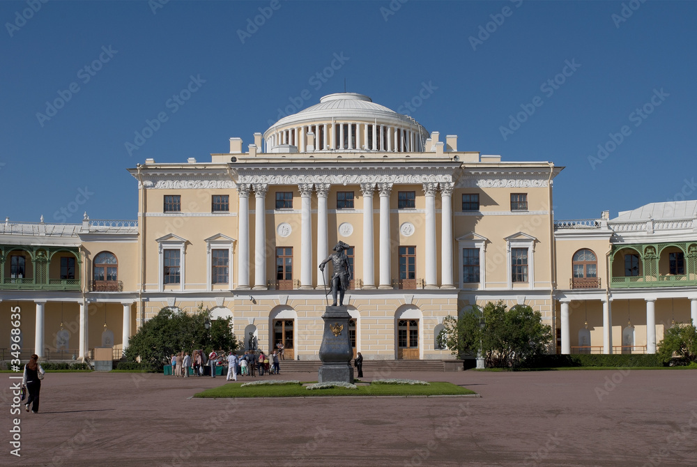 Центральный корпус Павловского дворца