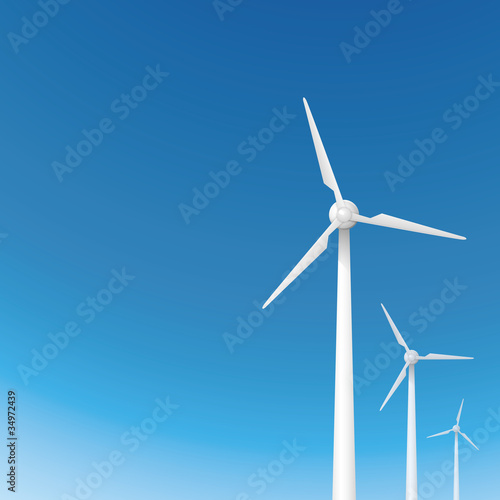 風力発電の風車と青空