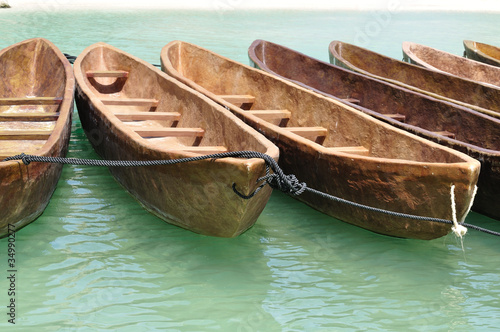 Murais de parede Canoes Tied Together Near the Beach