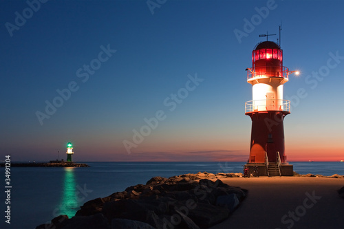 Leuchttürme bei Nacht an der Ostsee, Hafeneinfahrt Warnemünde