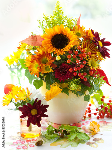 Fototapeta Naklejka Na Ścianę i Meble -  Autumnal flowers