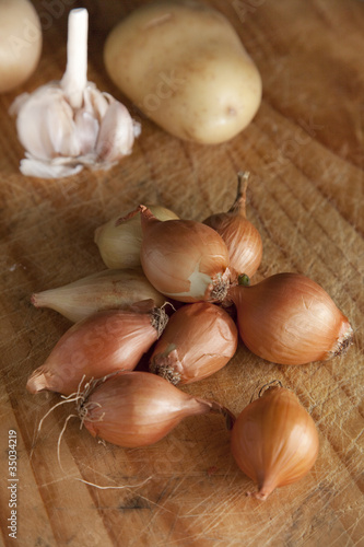 Baby onions grouped together