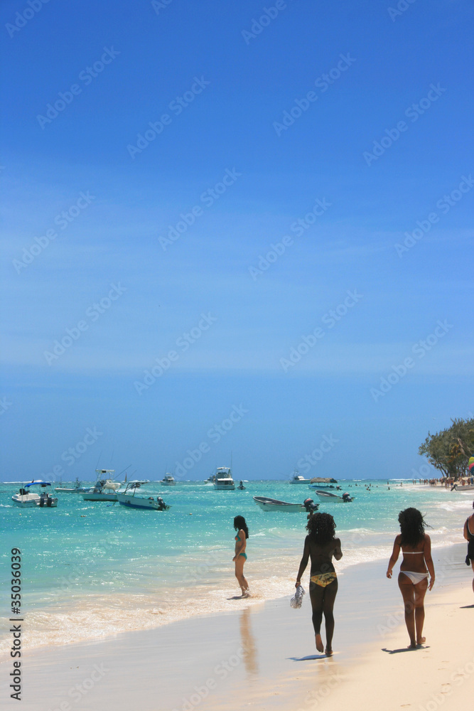 Dominicaines sur la plage de Bavaro
