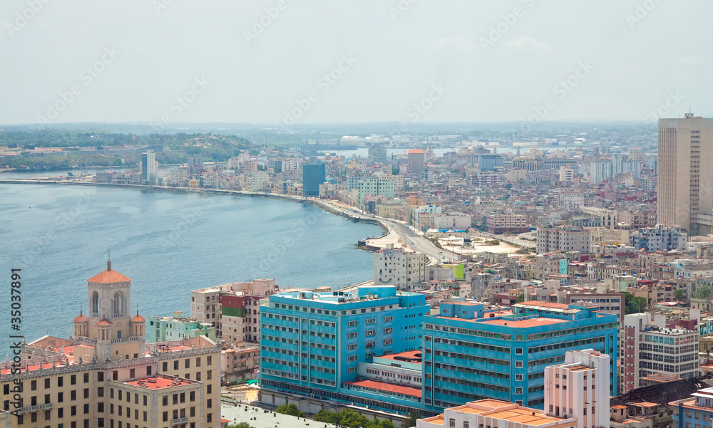 Obraz premium Aerial view of the Havana shore