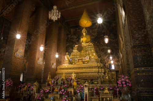 The principal Golden Buddha image