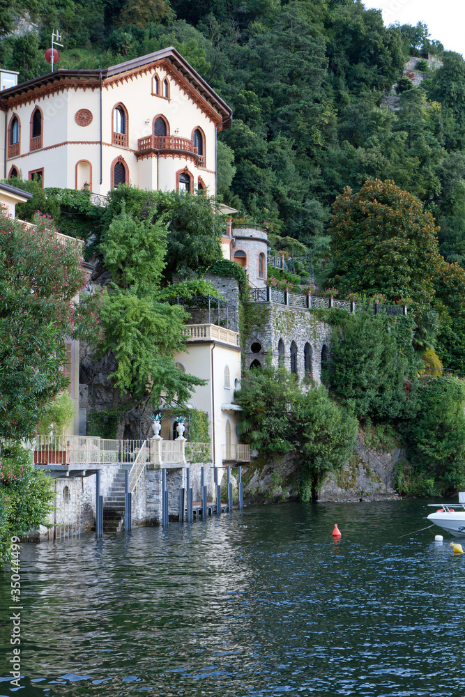 Alte Villa am Comer See bei Torno, Italien