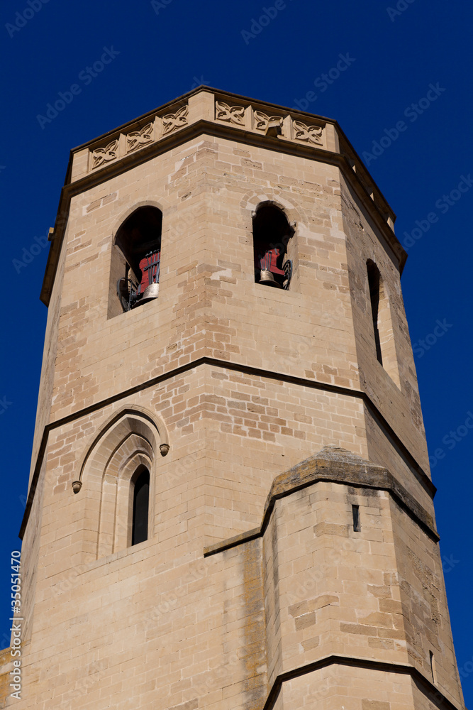 Campanario de la catedral de Huesca, España