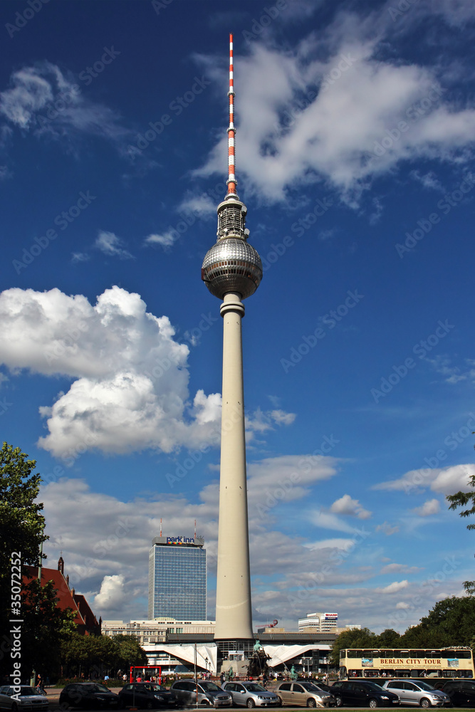 Naklejka premium Fernsehturm Berlin am Alexanderplatz