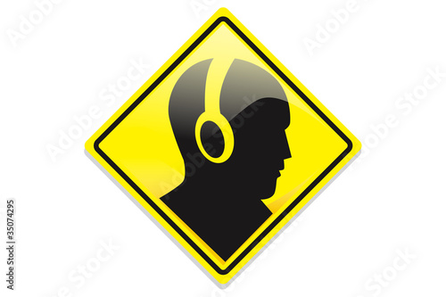 escuchando en la via