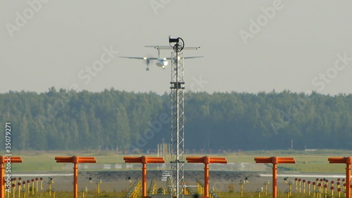 HD - Aircraft landing (Bombardier Dash-8 Q400) photo