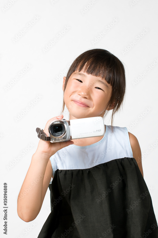 ビデオ撮影をする女の子