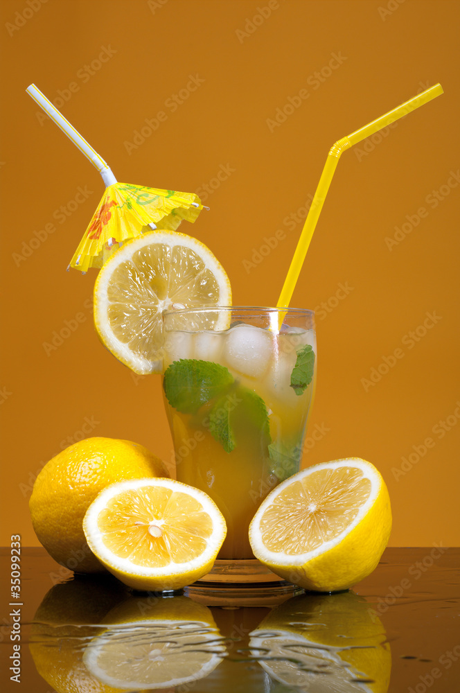 Fototapeta premium citrus coctail drink with ice cubs