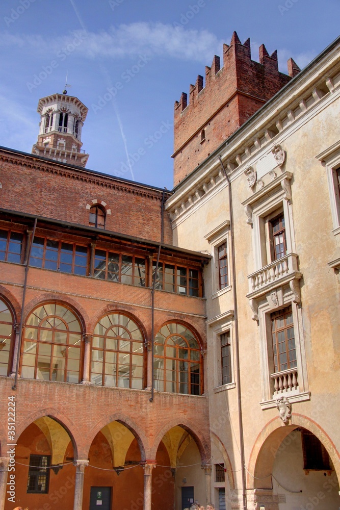 façade d'un batiment à verone façade d'un batiment à verone