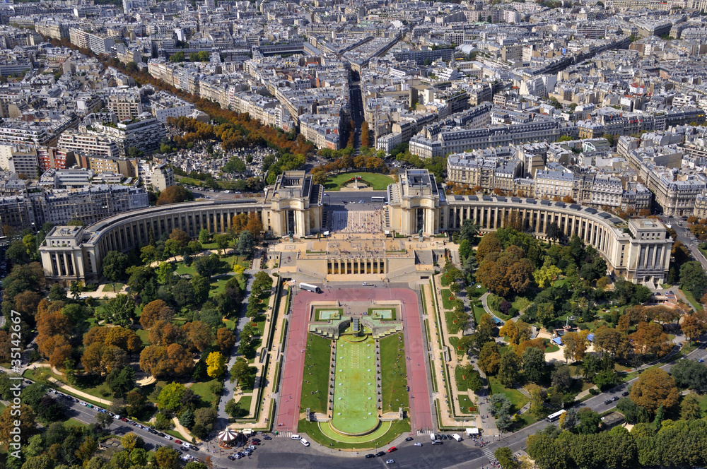 Palais de Chaillot - Trocadero in Paris - obrazy, fototapety, plakaty 