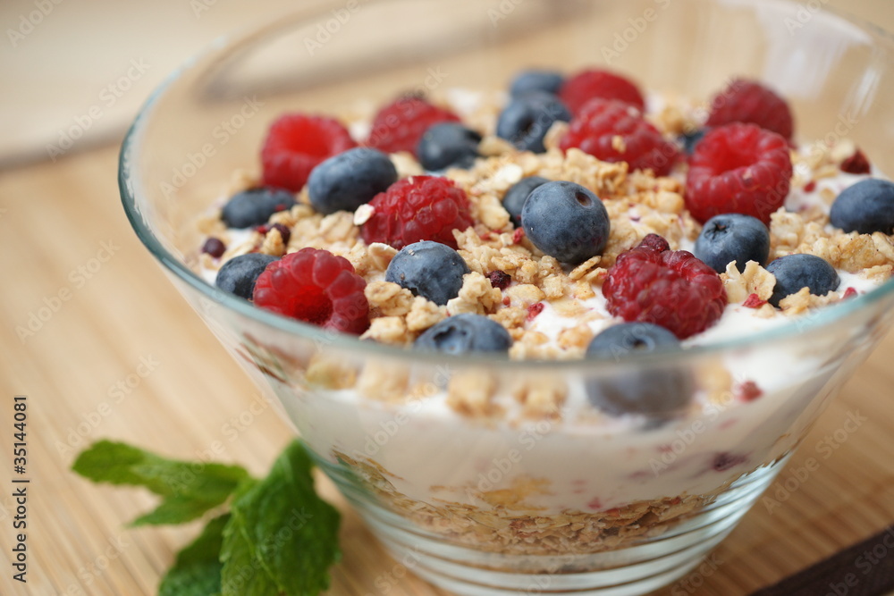 Müsli mit Beeren zum Frühstück Müsli mit Beeren zum Frühstück