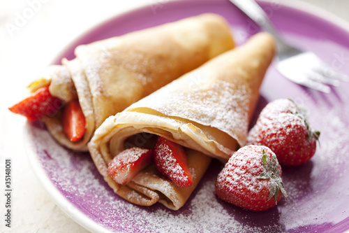 Foto crepes with strawberries