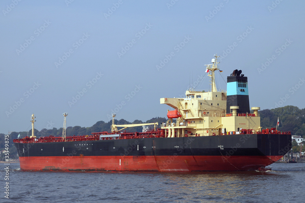 Fototapeta premium Tanker auf der Elbe