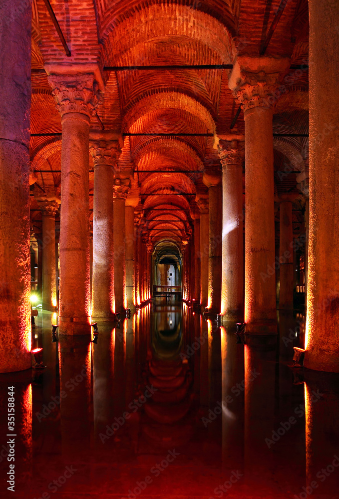 Underground basilica cistern - yerebatan, Istanbul