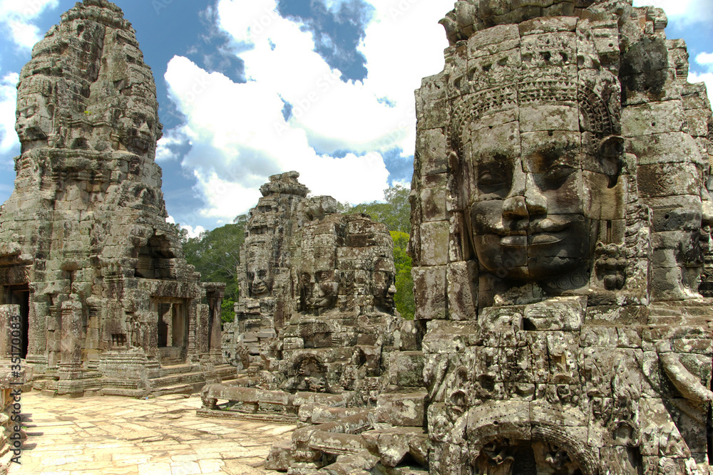 Steinköpfe im Tempel Angkor Thom in Kambodscha