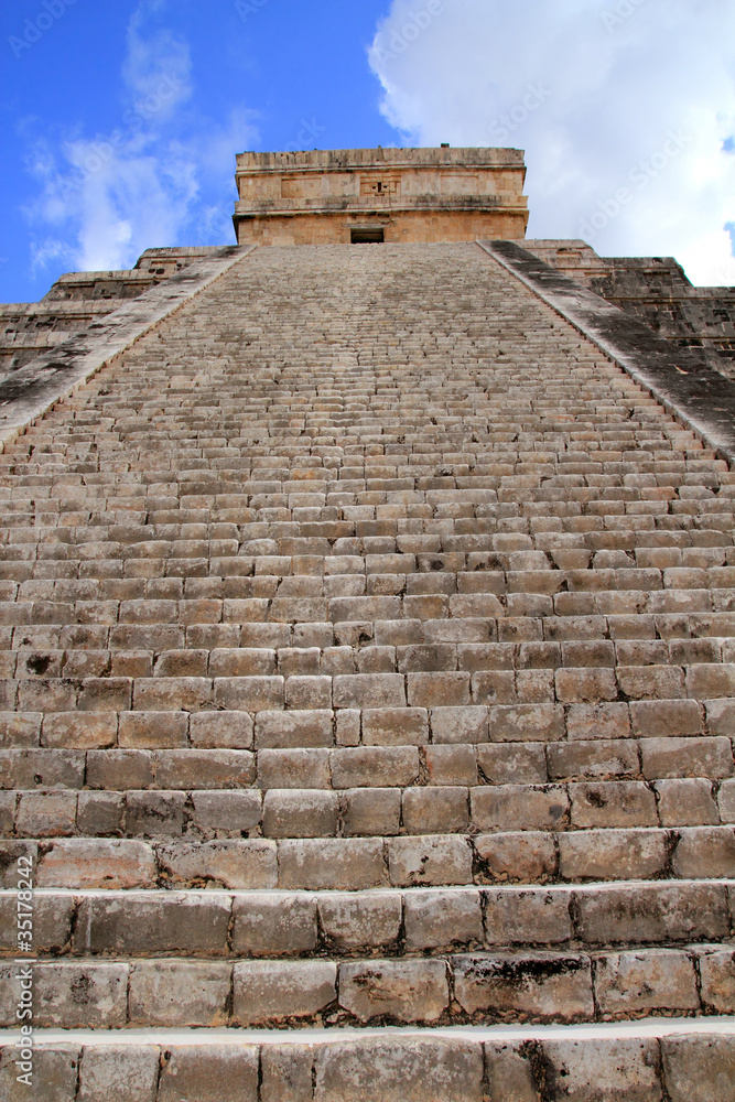 Chichen Itza Mayan Kukulcan pyramid in Mexico Chichen Itza Mayan Kukulcan pyramid in Mexico
