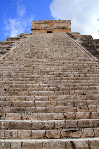 Wallpaper Mural Chichen Itza Mayan Kukulcan pyramid in Mexico Torontodigital.ca