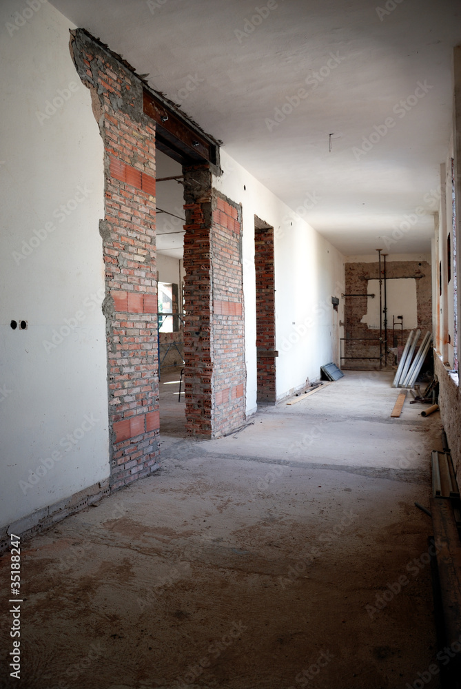 lavori di restauro nel vecchio edificio