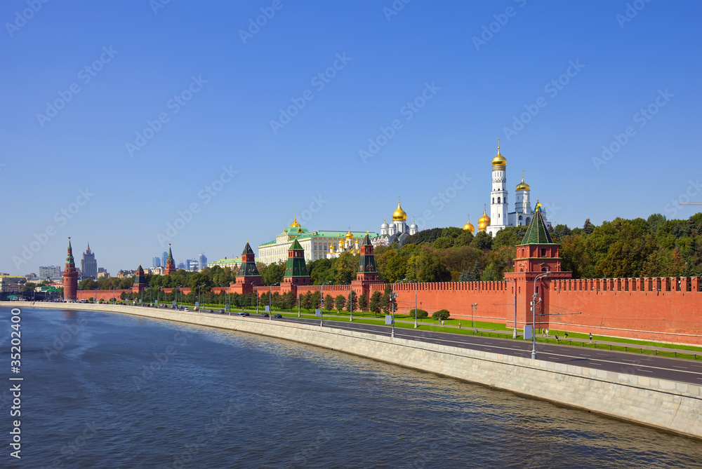 Fototapeta premium Moscow Kremlin and Moskva River