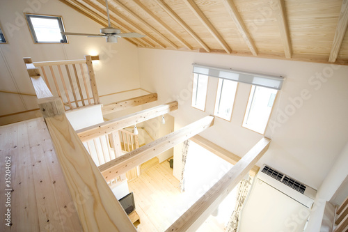 吹き抜けリビング-4