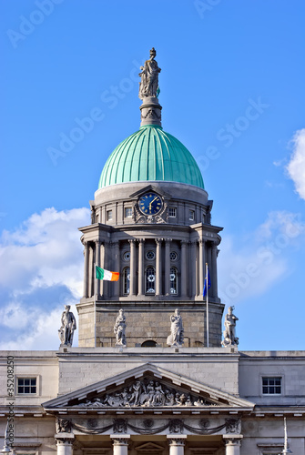 Fotografija The Custom House (Irish: Teach an Chustaim) , Dublin