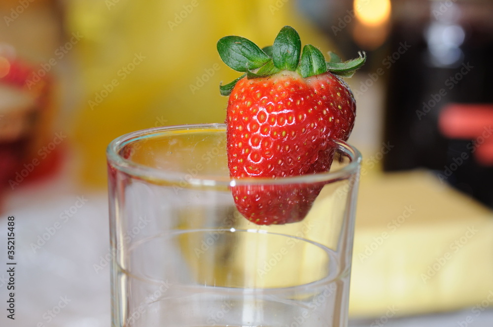 Erdbeere an Glas Erdbeere an Glas