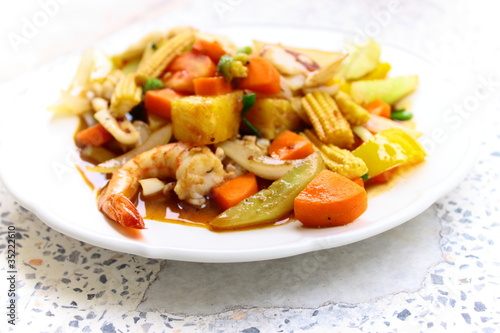 Carrot,cucumber and other fried with hot oil