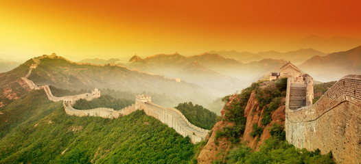 Wandcirkels China Chinese Muur op groene bergrug  © Lily