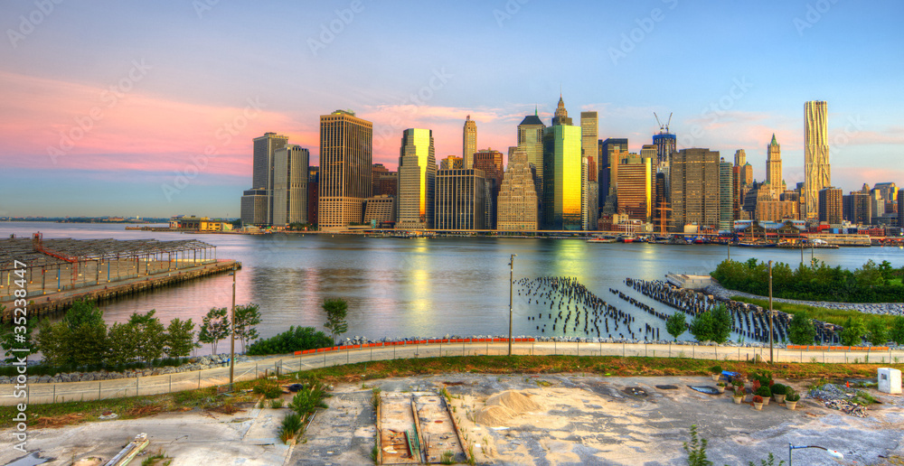 Fototapeta premium Lower Manhattan viewed from Brooklyn Heights