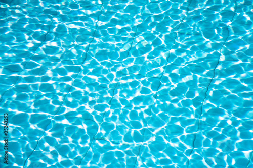 Light Background Pool © alma_sacra