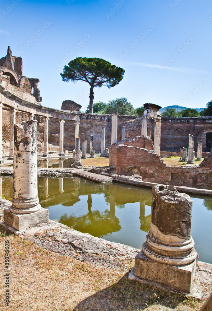 Fototapeta premium Roman columns