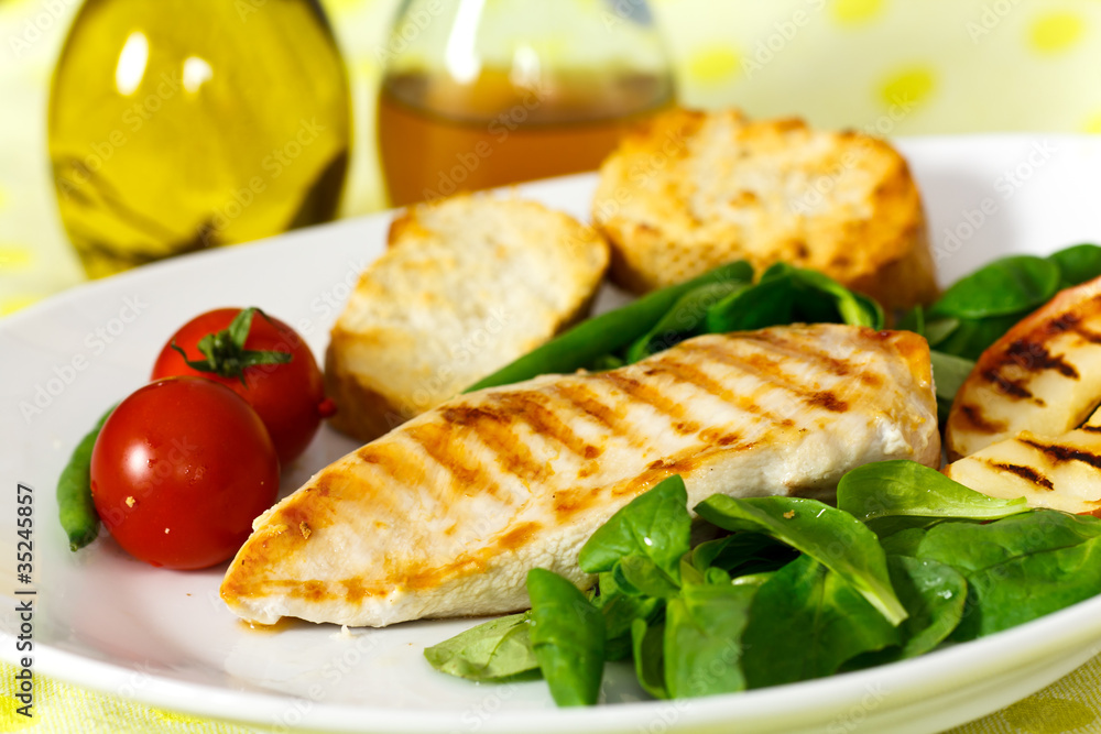Grill,Hühnerbrust mit Feldsalat Grill,Hühnerbrust mit Feldsalat