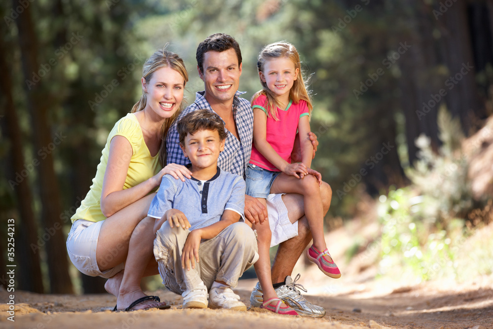 Fototapeta premium Family on country walk