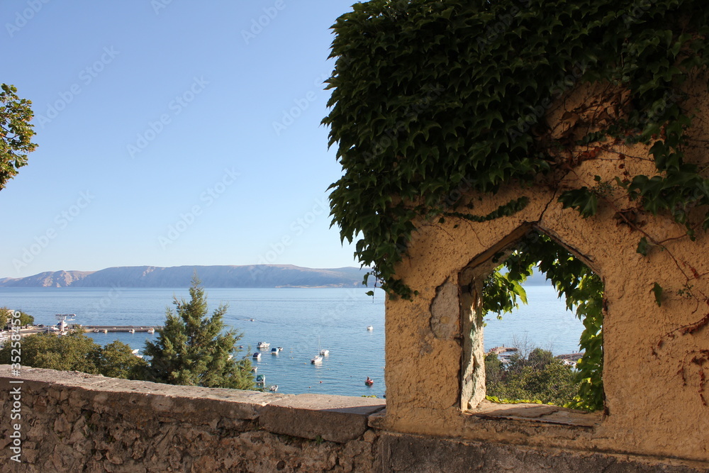 Obraz premium Blick in den Hafen von Novi Vinodolski (Kroatien)