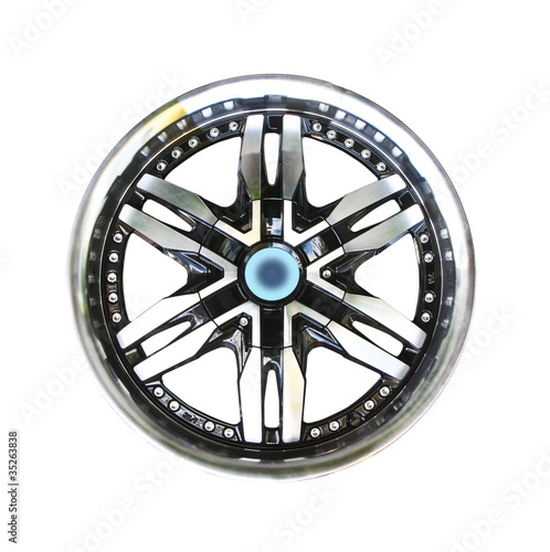 Alloy wheel with clipping path