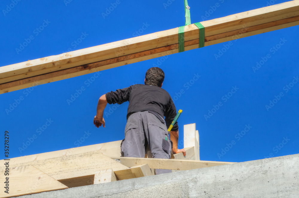 Fototapeta premium construction de maison - charpentier