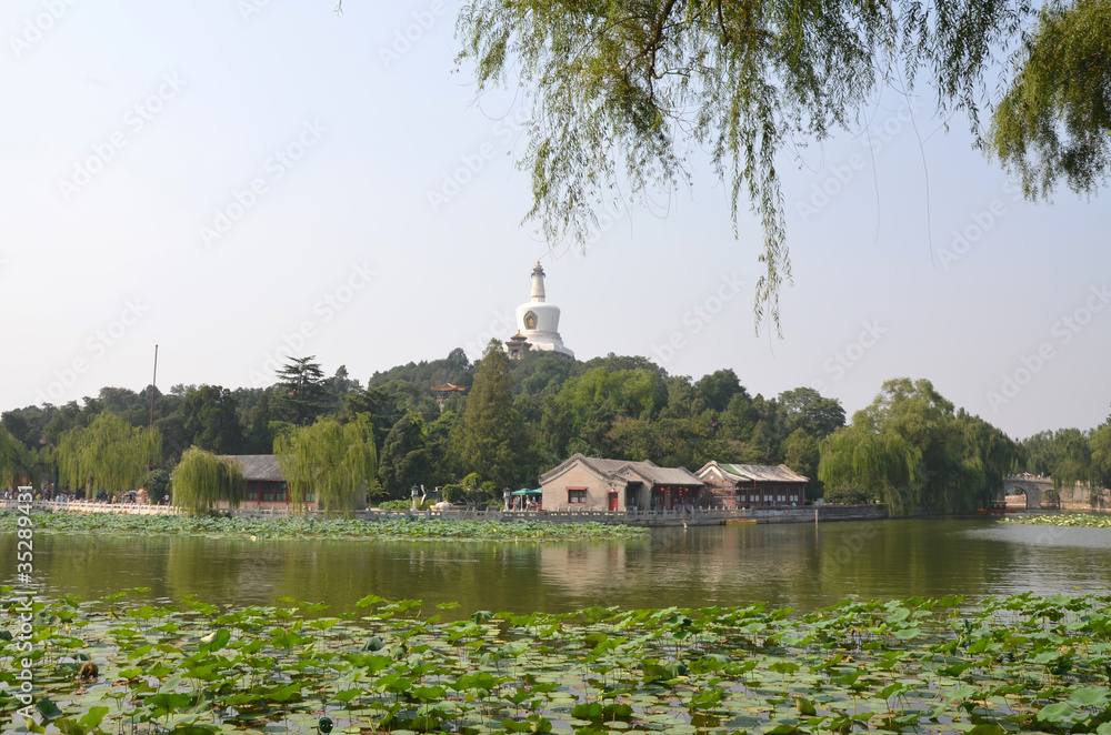Fototapeta premium Parco del Lago Settentrionale a Pechino