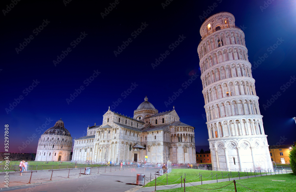 Hanging tower of Pisa