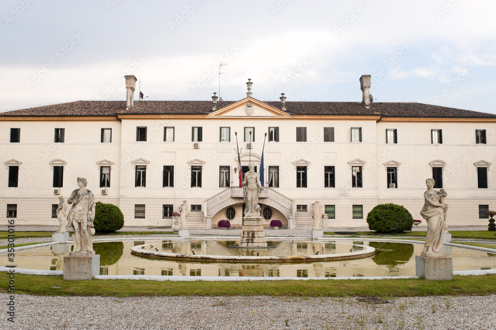Treviso (Veneto, Italy) - Ancient villa and park with fountain