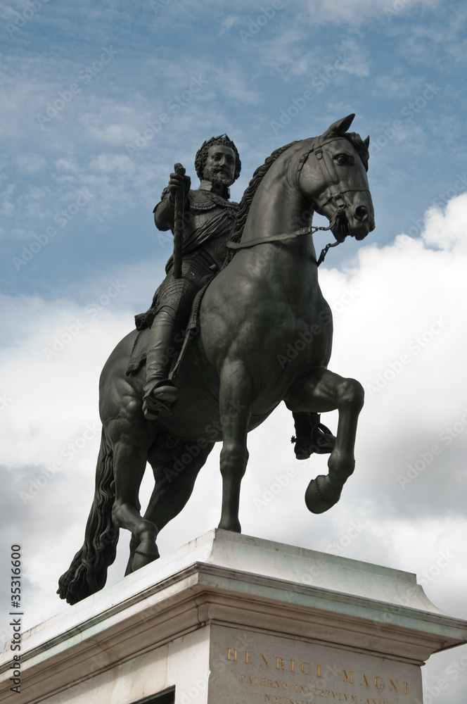 Obraz premium statue henri IV à paris