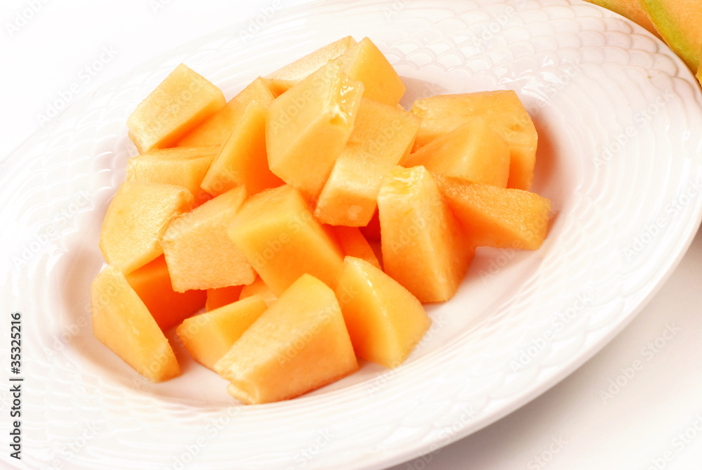 PIATTO CON PEZZI DI MELONE PIATTO CON PEZZI DI MELONE
