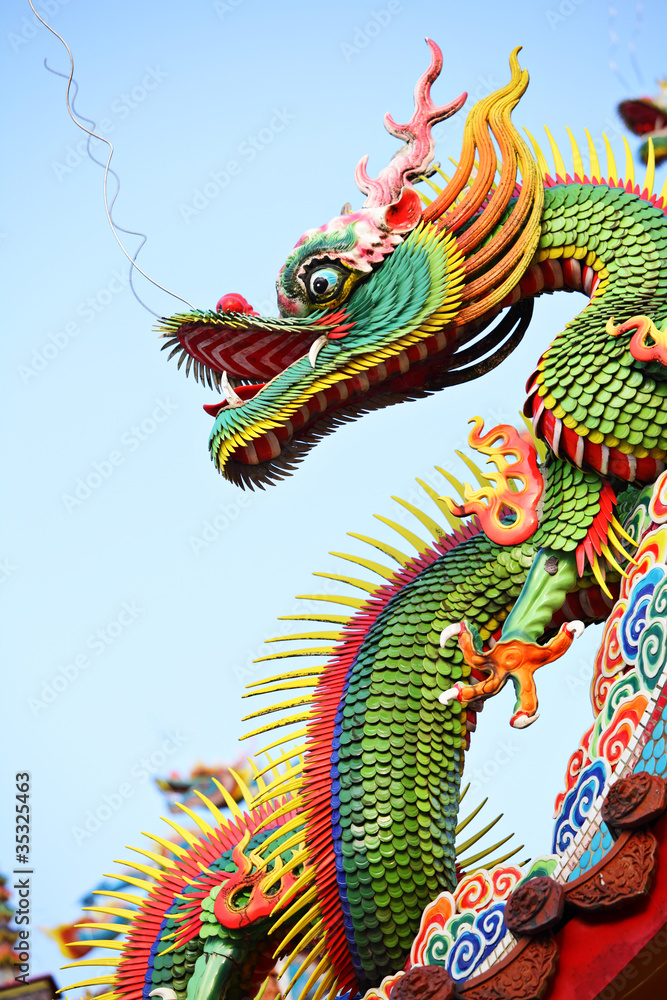 Fototapeta premium Asian temple dragon