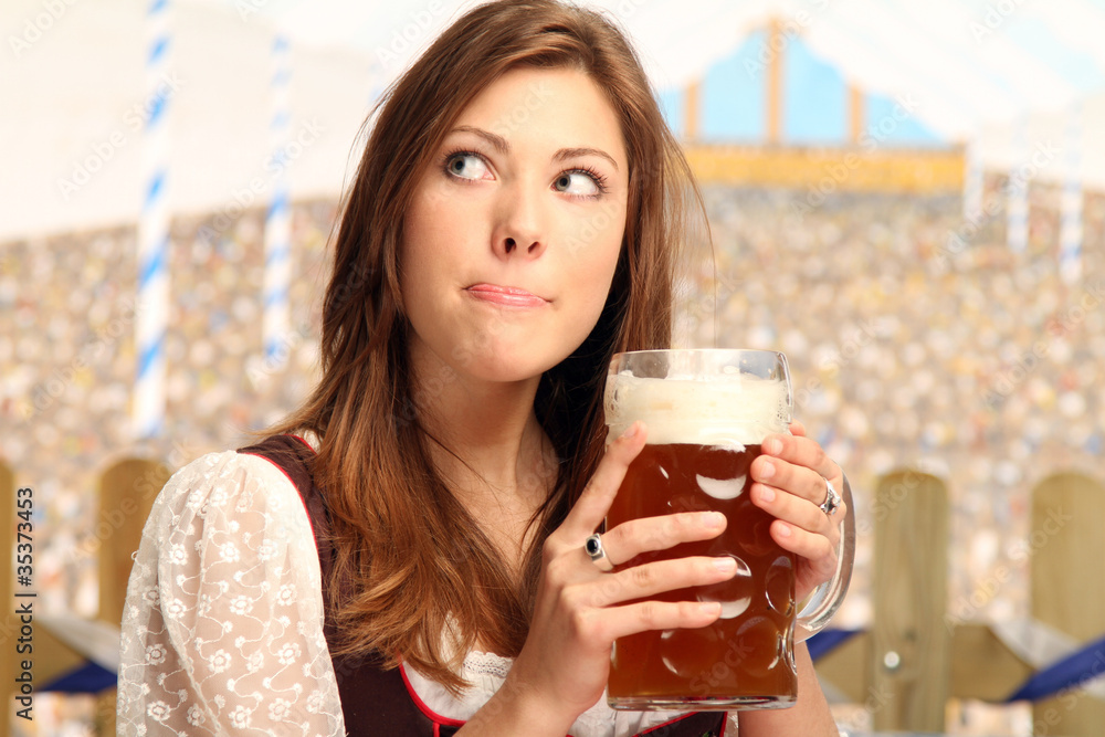 Mädchen im Bierzelt Mädchen im Bierzelt