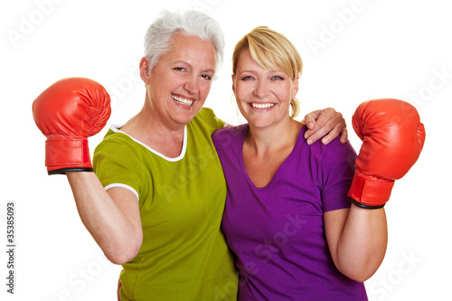 Aktive Frauen mit Boxhandschuhen